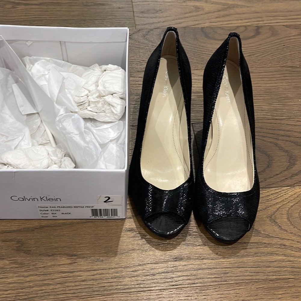 Calvin Klein Kail pearlized reptile print high heels peep toe black 9m